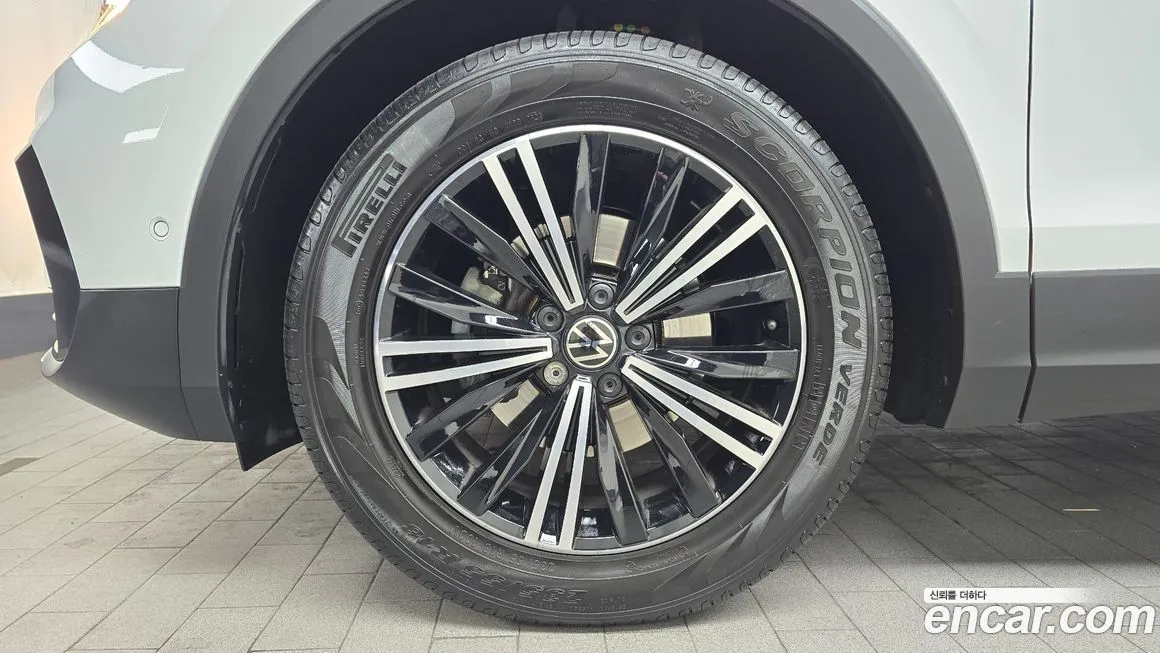 Volkswagen Tiguan — фото 10