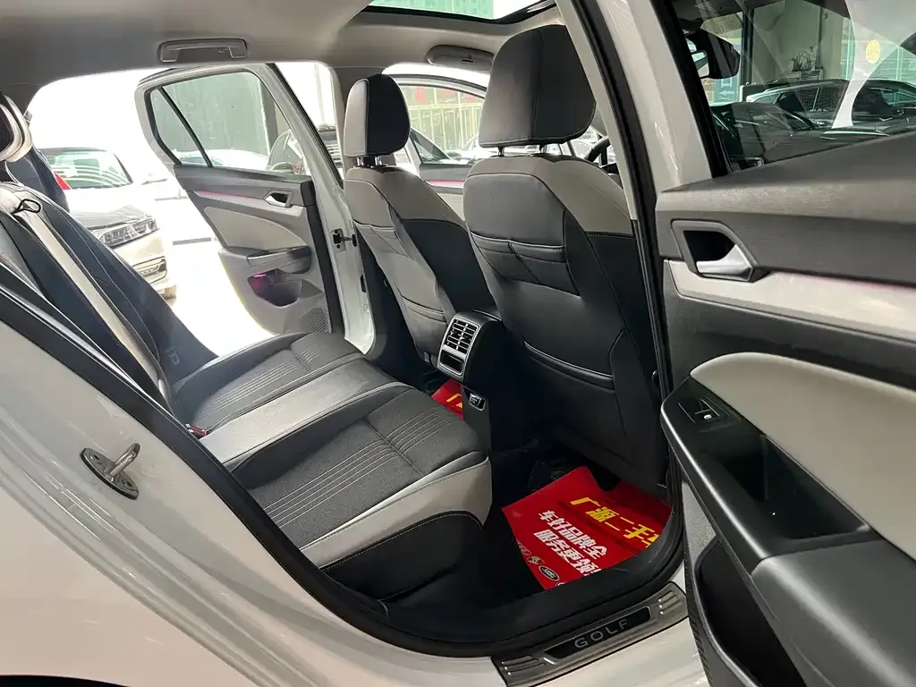 Volkswagen Golf 2021 из CN, фото 3
