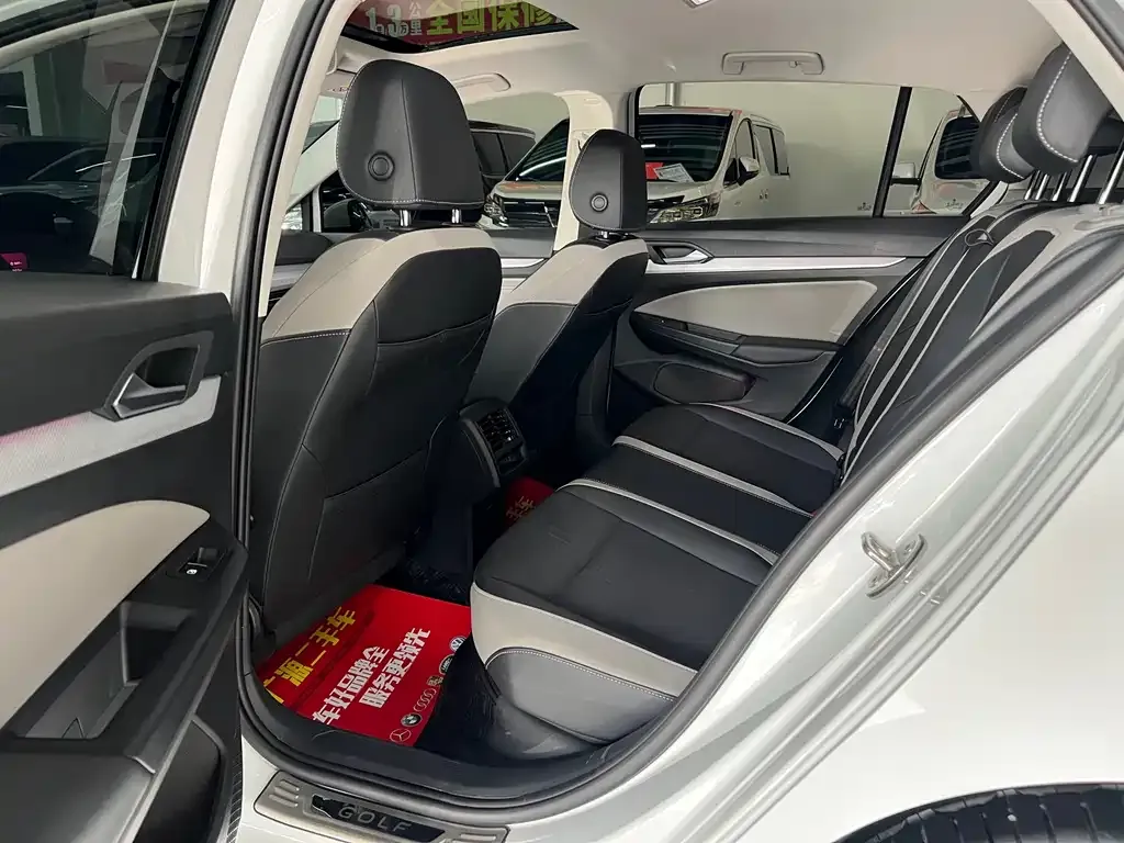 Volkswagen Golf 2021 из CN, фото 10