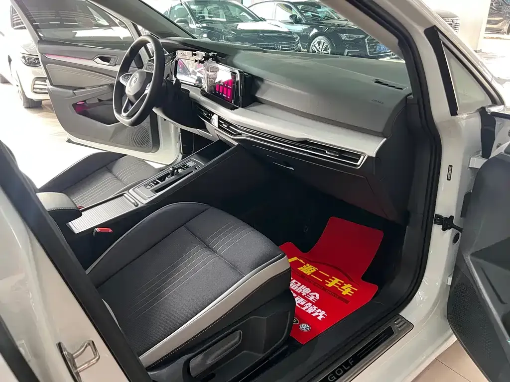 Volkswagen Golf 2021 из CN, фото 4