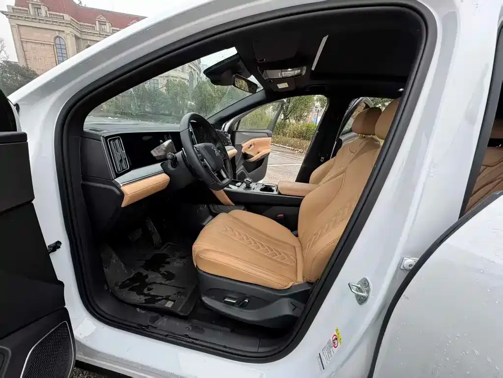 BYD L DM-i — фото 9