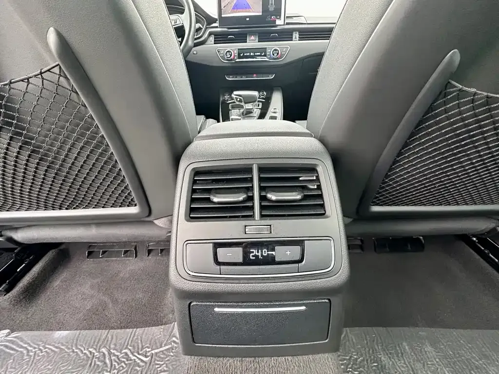 Audi A4L 2023 из CN, фото 10
