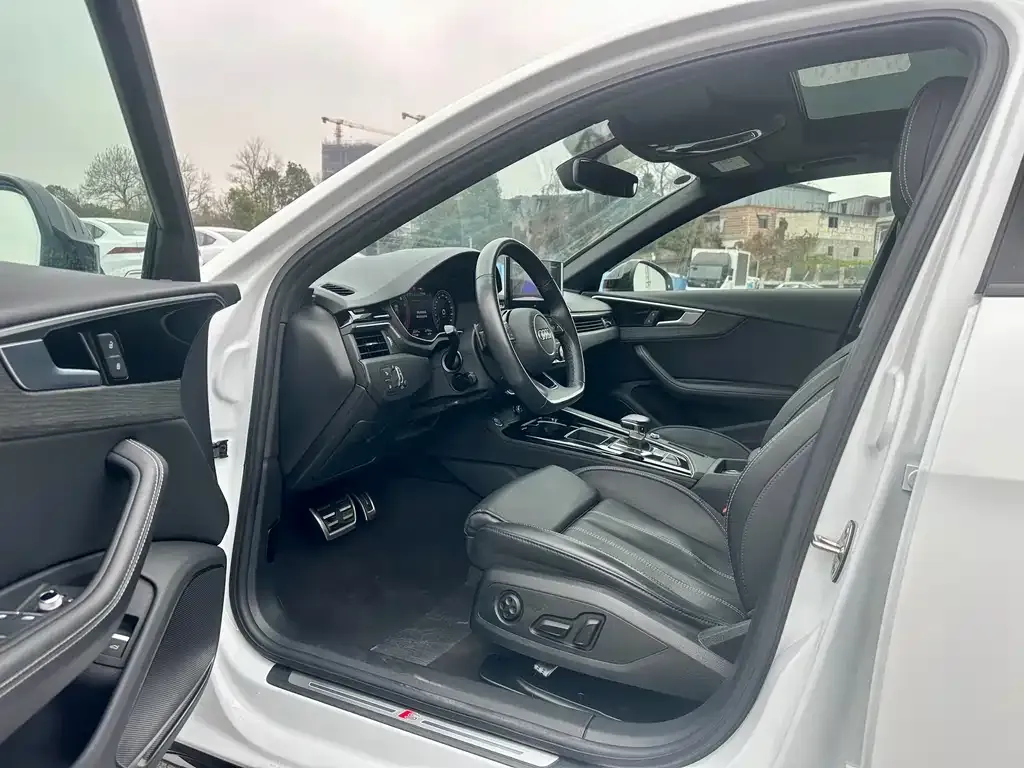 Audi A4L 2023 из CN, фото 7