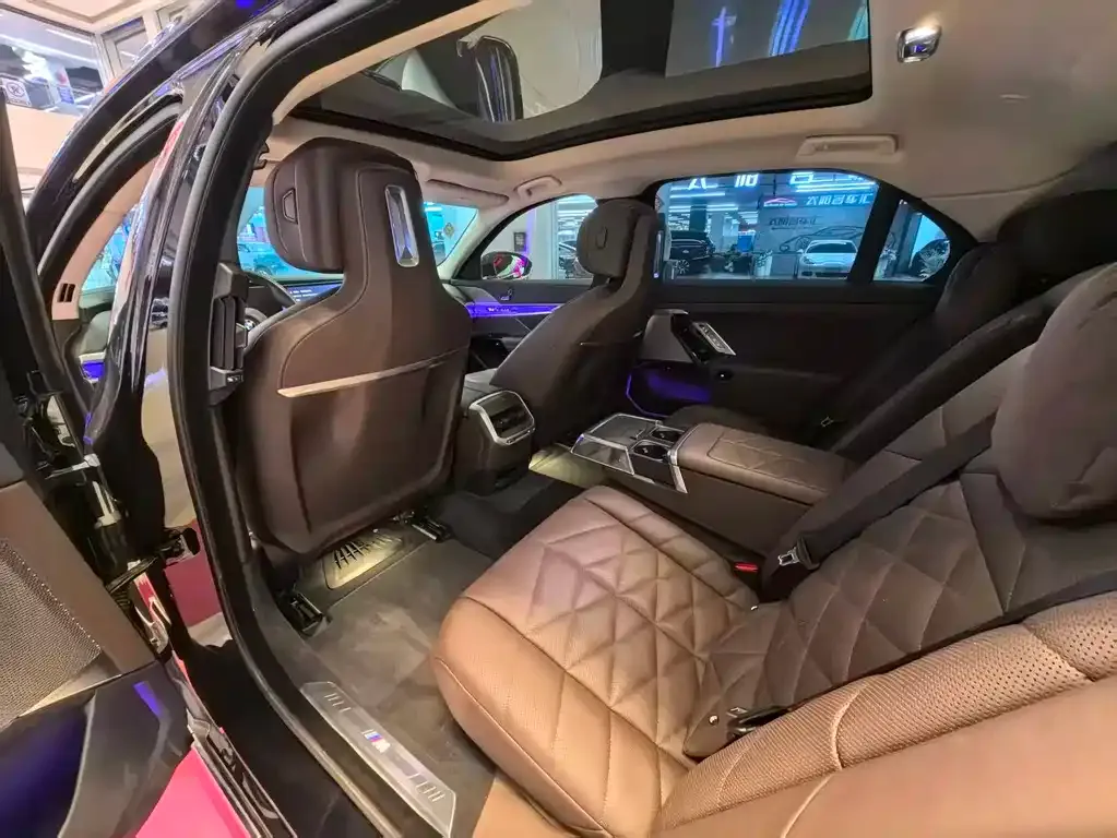 BMW i7 2023 из CN, фото 5