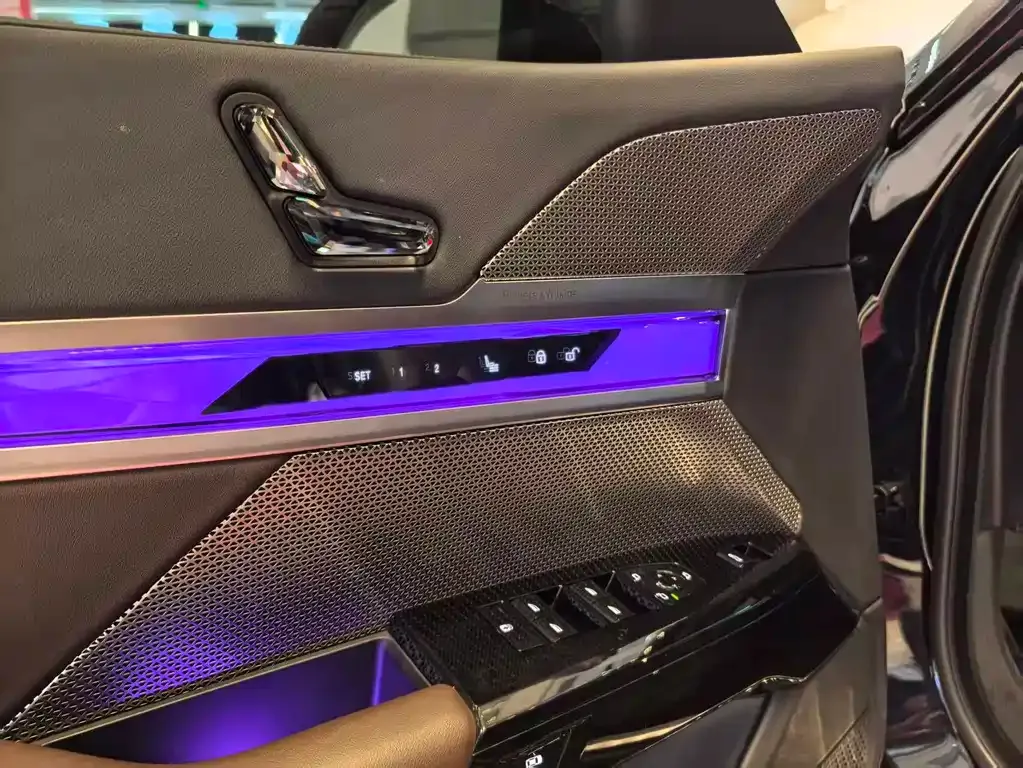 BMW i7 2023 из CN, фото 9