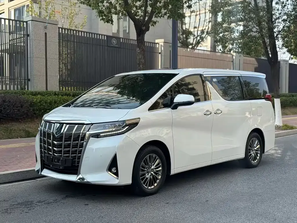 Toyota Alphard 2023 из CN, фото 1
