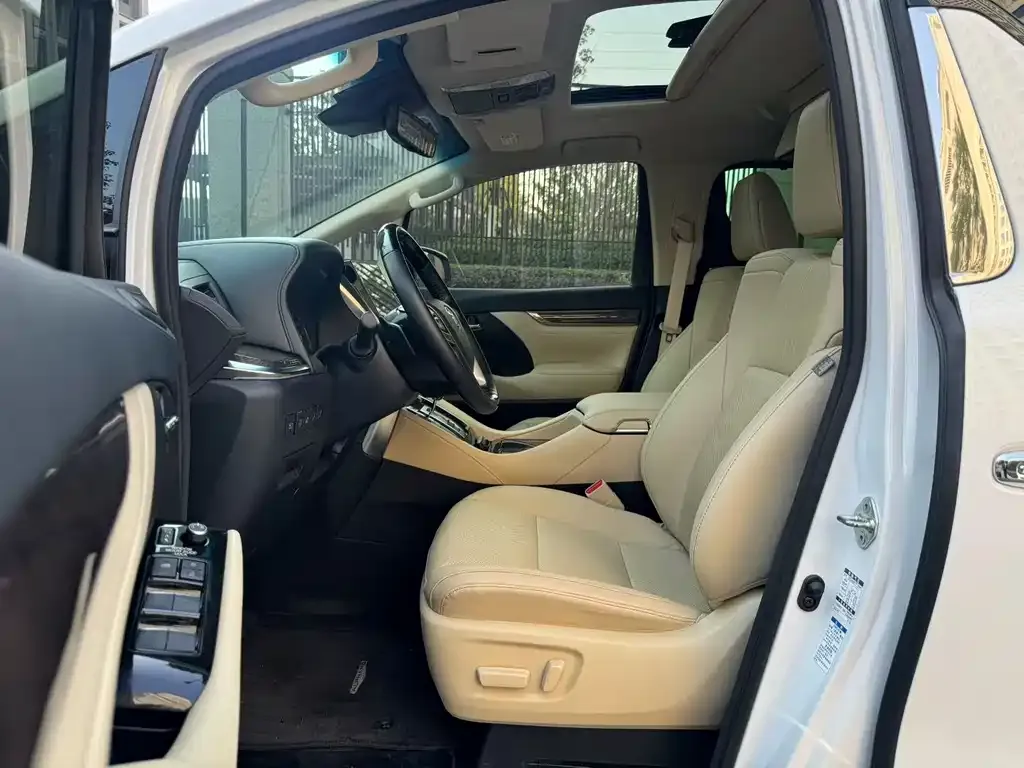 Toyota Alphard 2023 из CN, фото 8