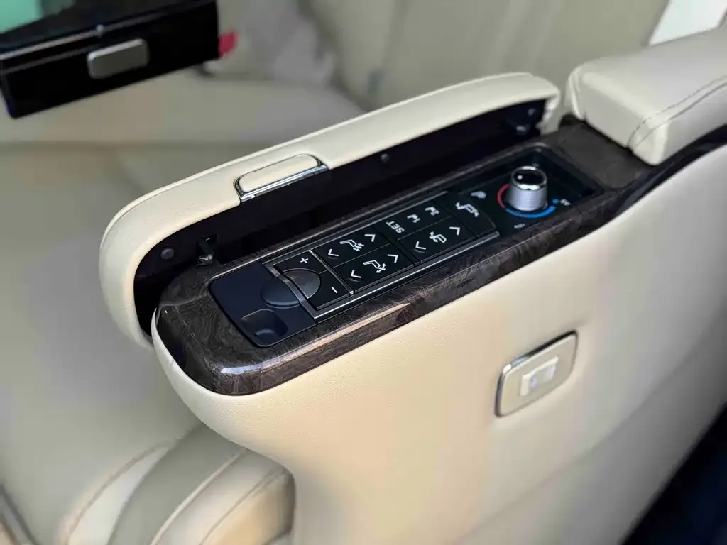 Toyota Alphard 2023 из CN, фото 2
