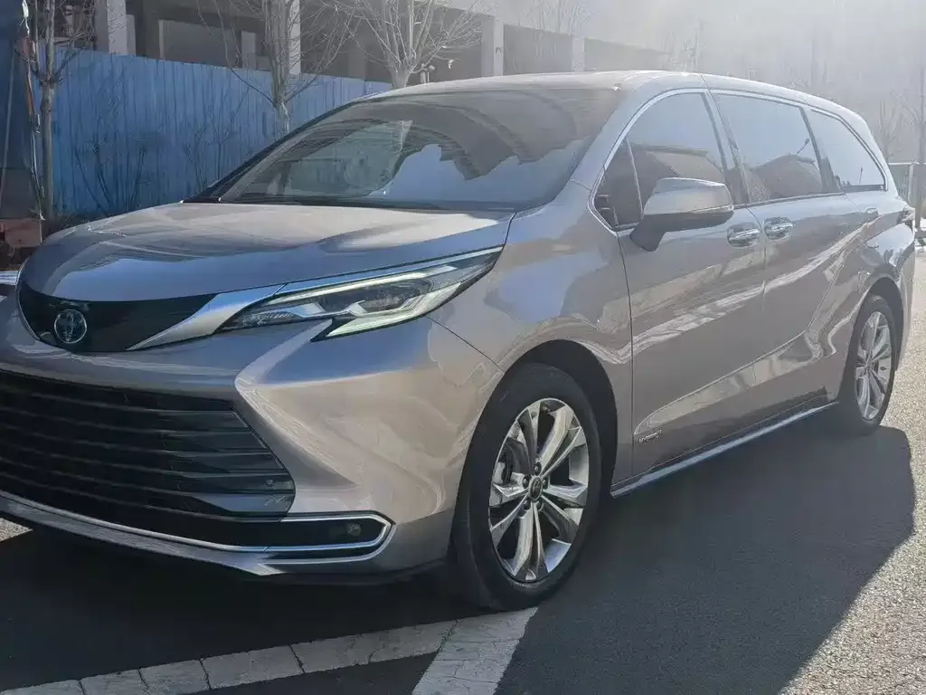 Toyota Sienna 2024 из CN, фото 4