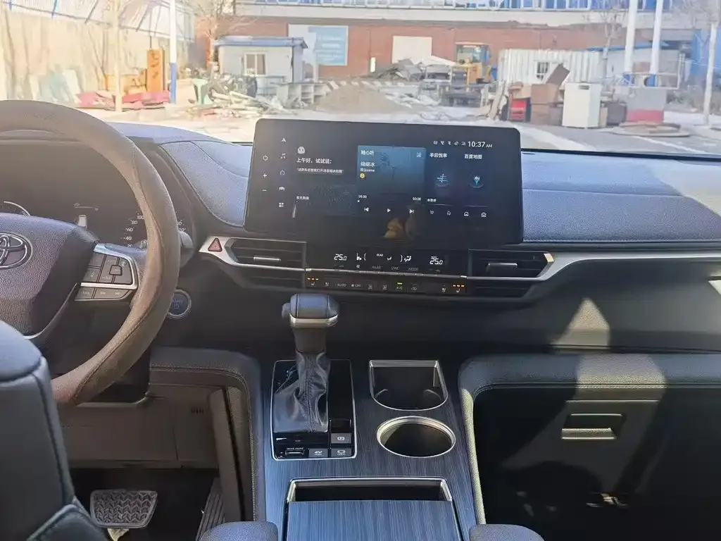 Toyota Sienna 2024 из CN, фото 2