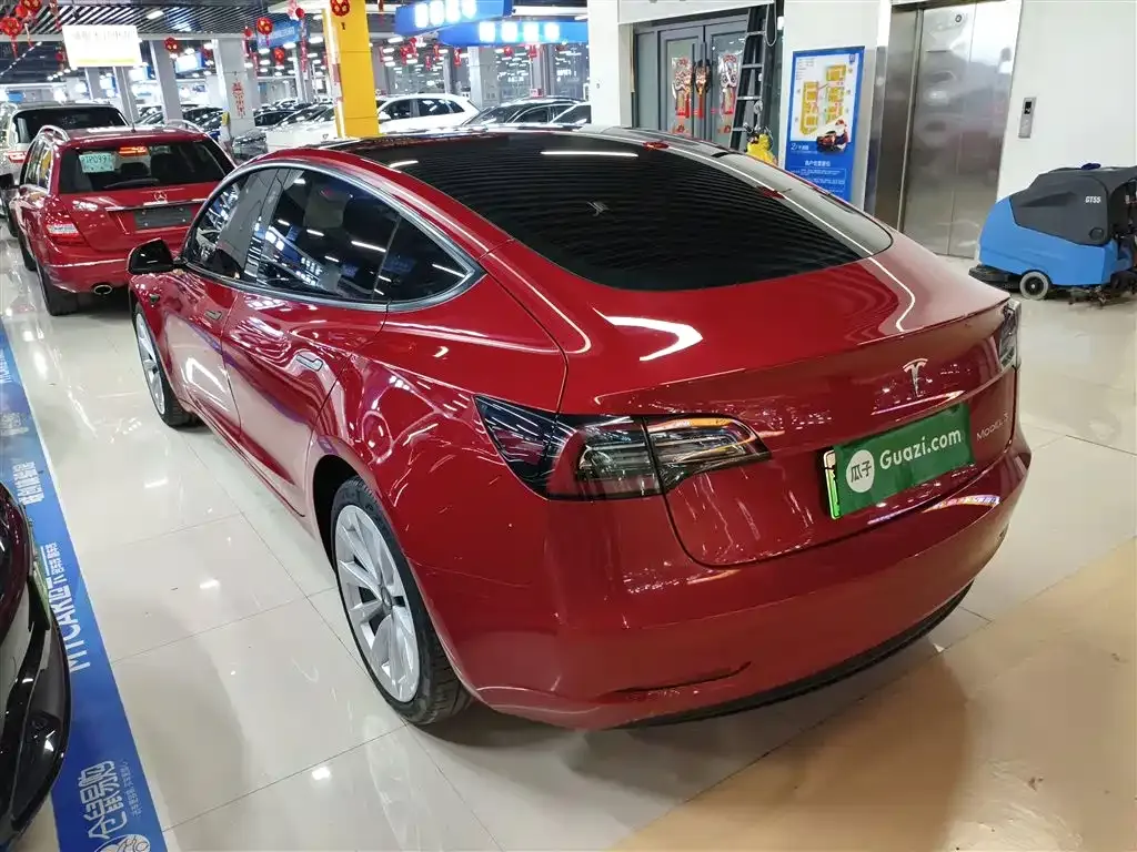 Tesla Model 3 — фото 10