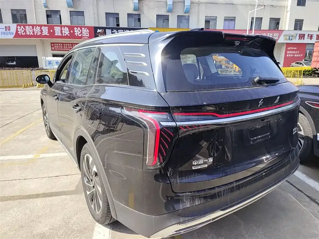 Hongqi HS7 PHEV — фото 9