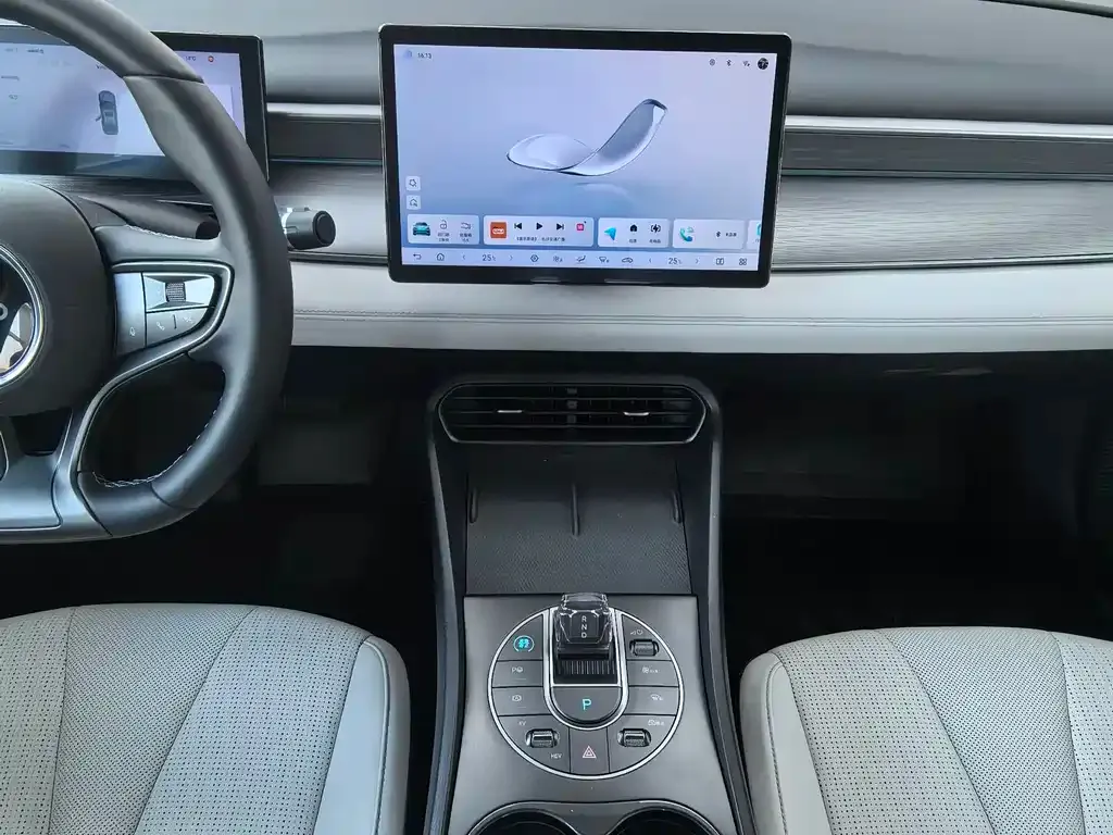 BYD Seal 05 DM-i — фото 9