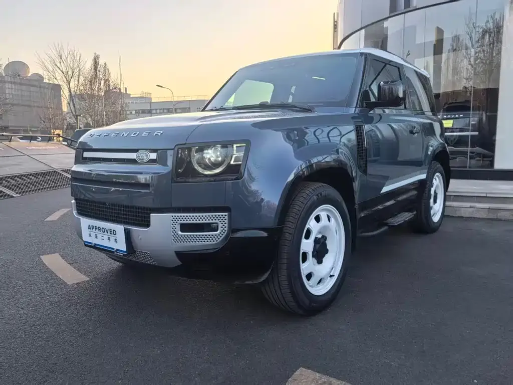 Land Rover Defender — фото 1