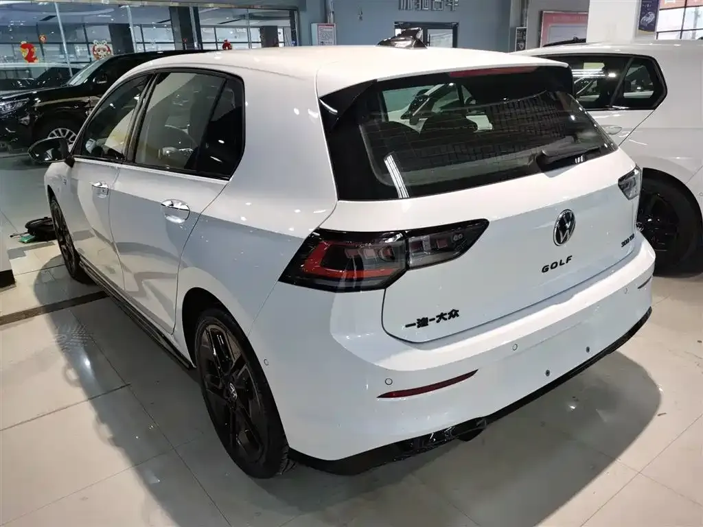 Volkswagen Golf 2024 из CN, фото 7