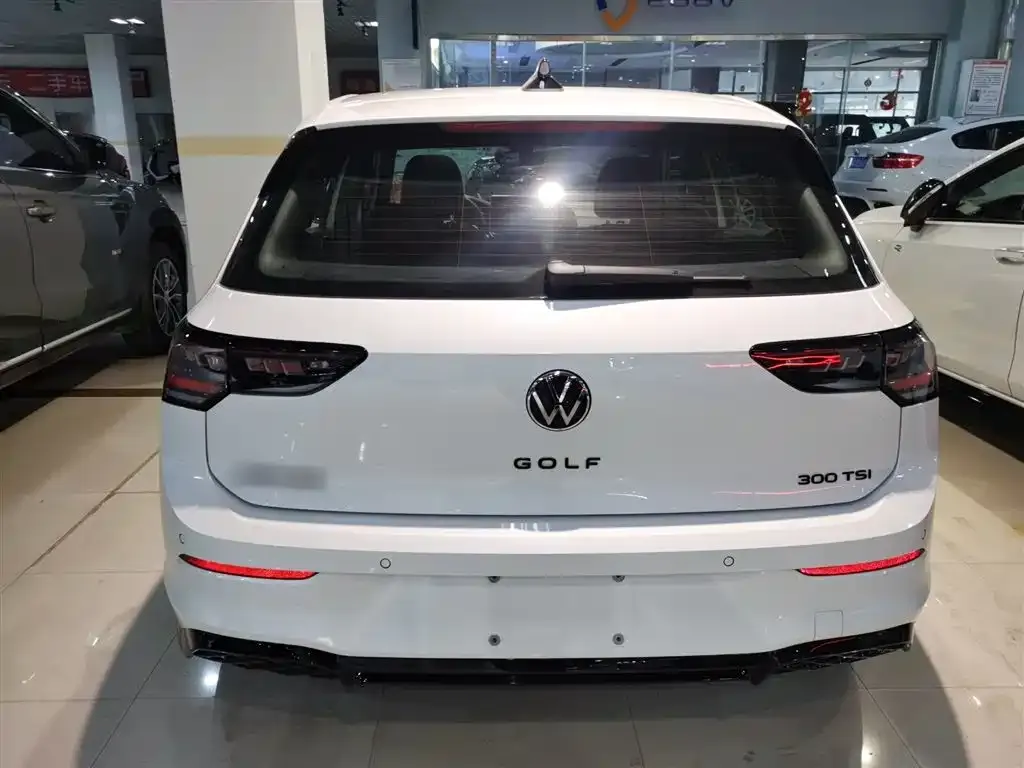Volkswagen Golf 2024 из CN, фото 2