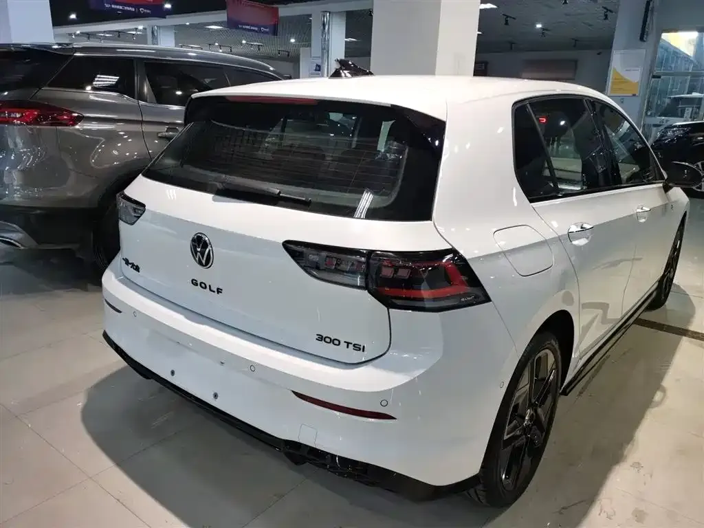 Volkswagen Golf 2024 из CN, фото 6