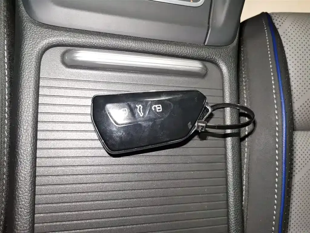 Volkswagen Golf 2024 из CN, фото 9