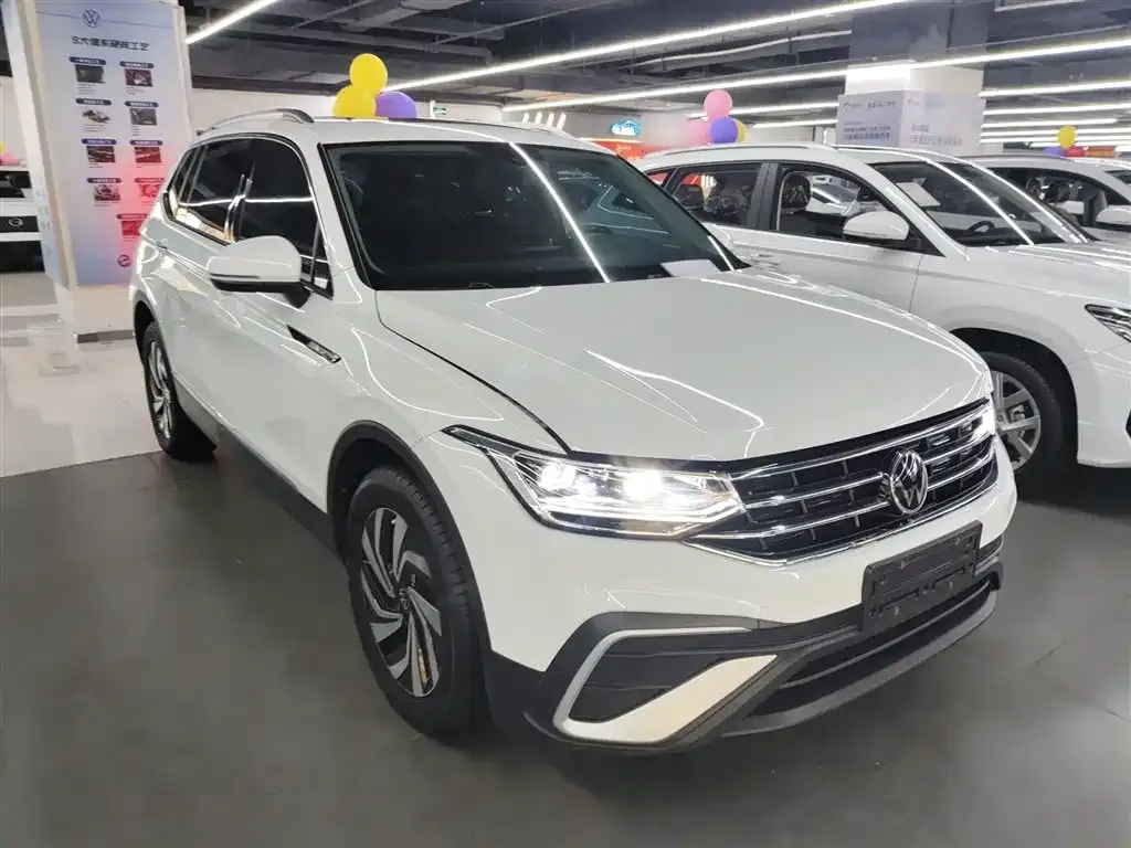Volkswagen Tiguan L 2023 из CN, фото 10