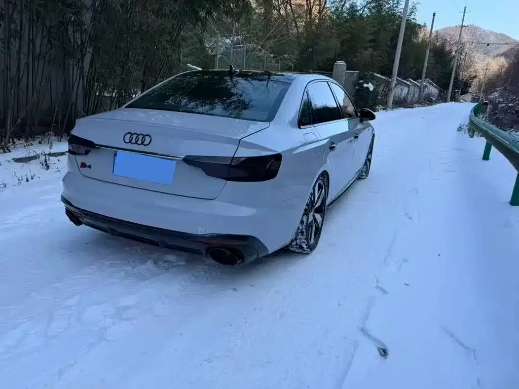 Audi A4L 2021 из CN, фото 9