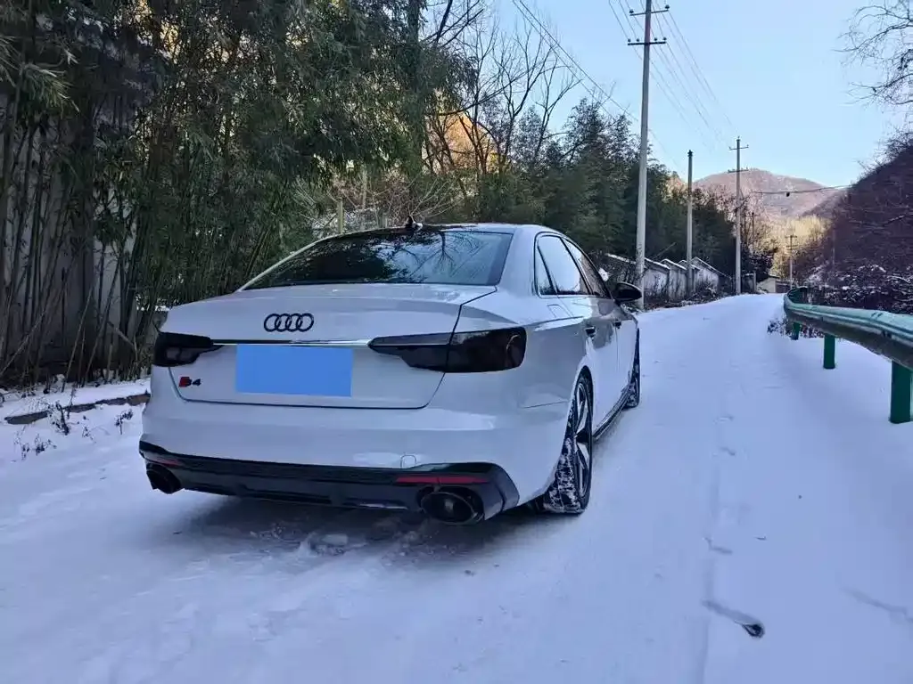 Audi A4L 2021 из CN, фото 10
