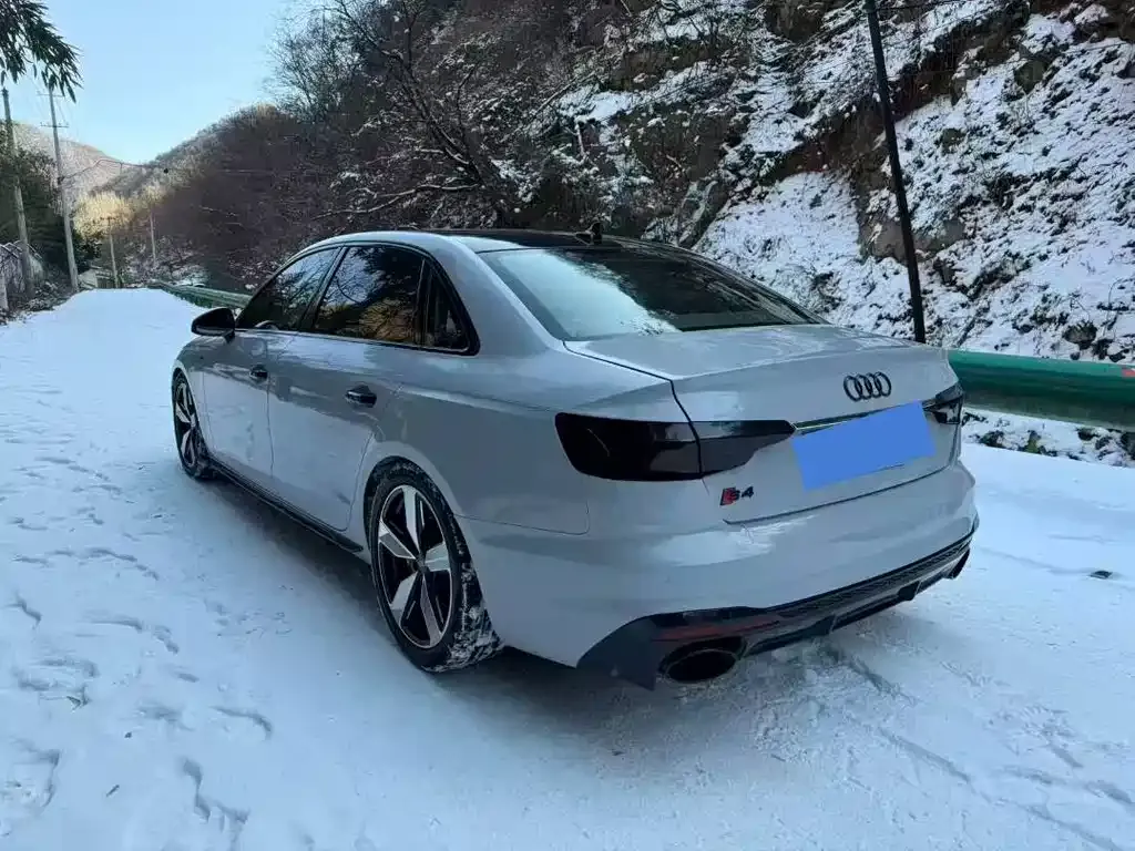 Audi A4L 2021 из CN, фото 5
