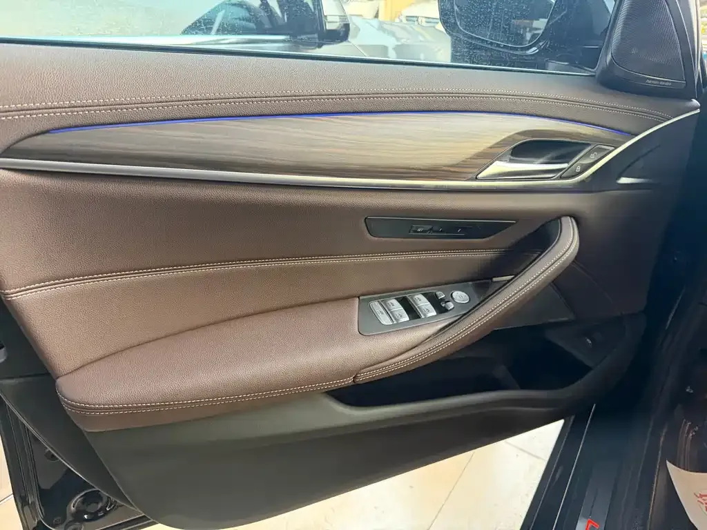 BMW 5 Series 2024 из CN, фото 6