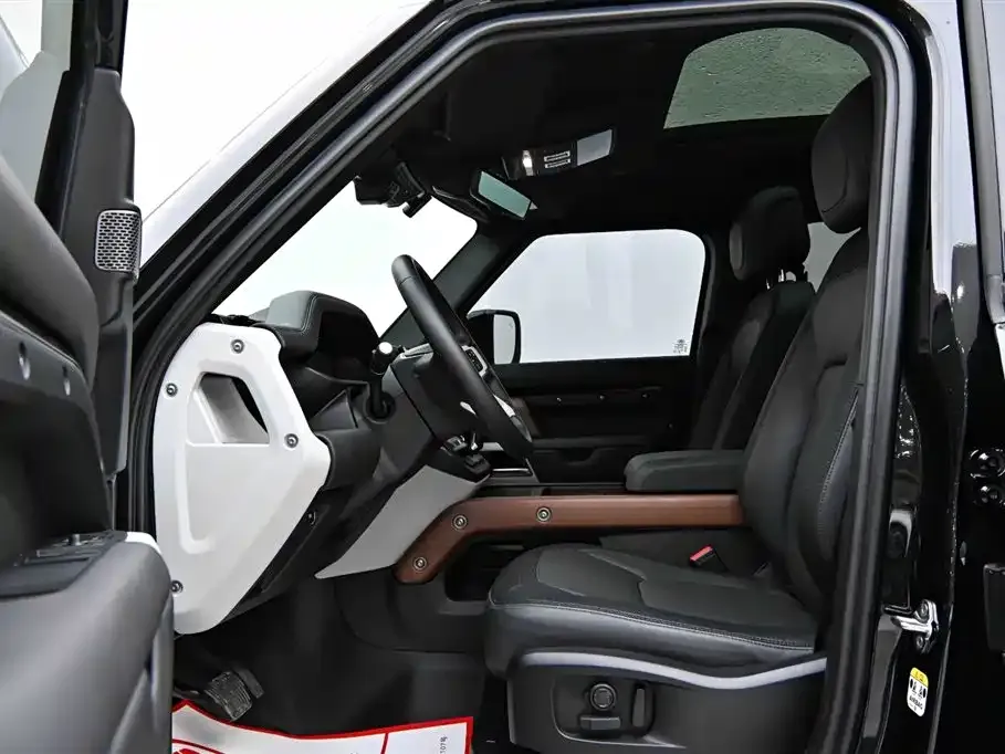 Land Rover Defender 2023 из CN, фото 2