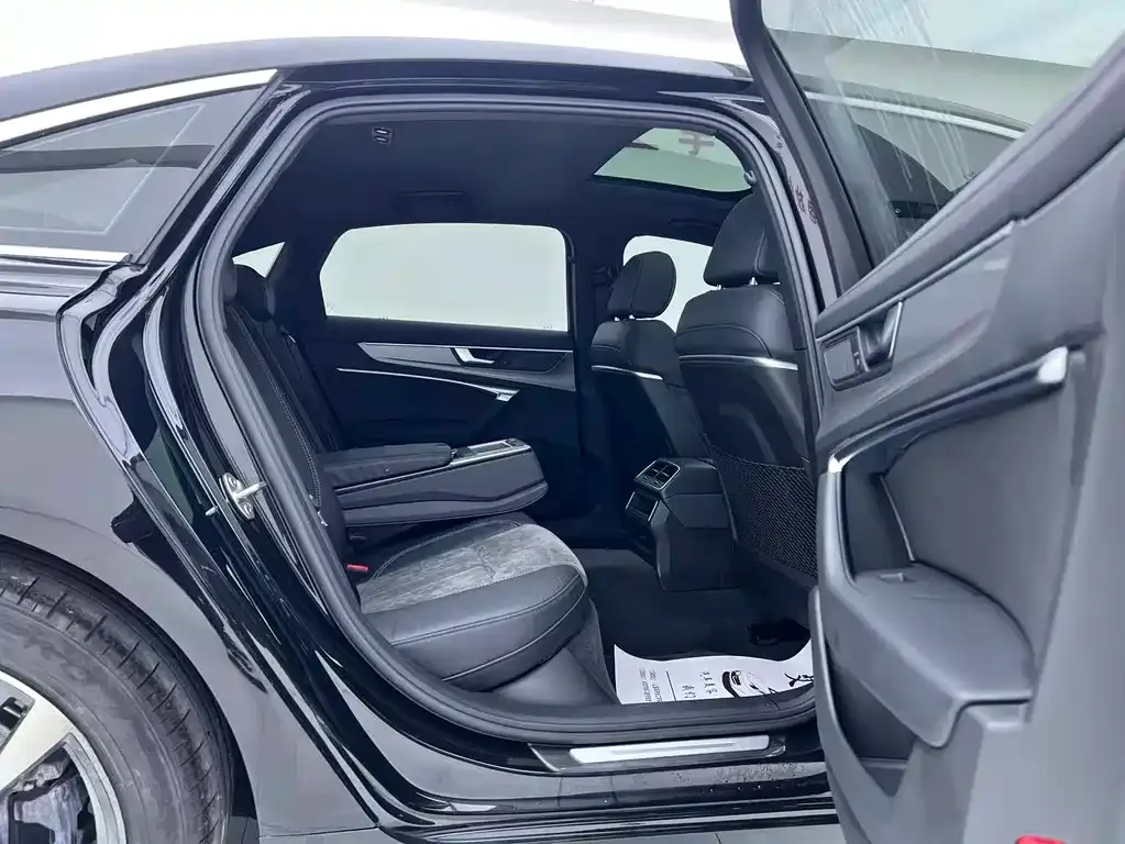 Audi A6L 2021 из CN, фото 3