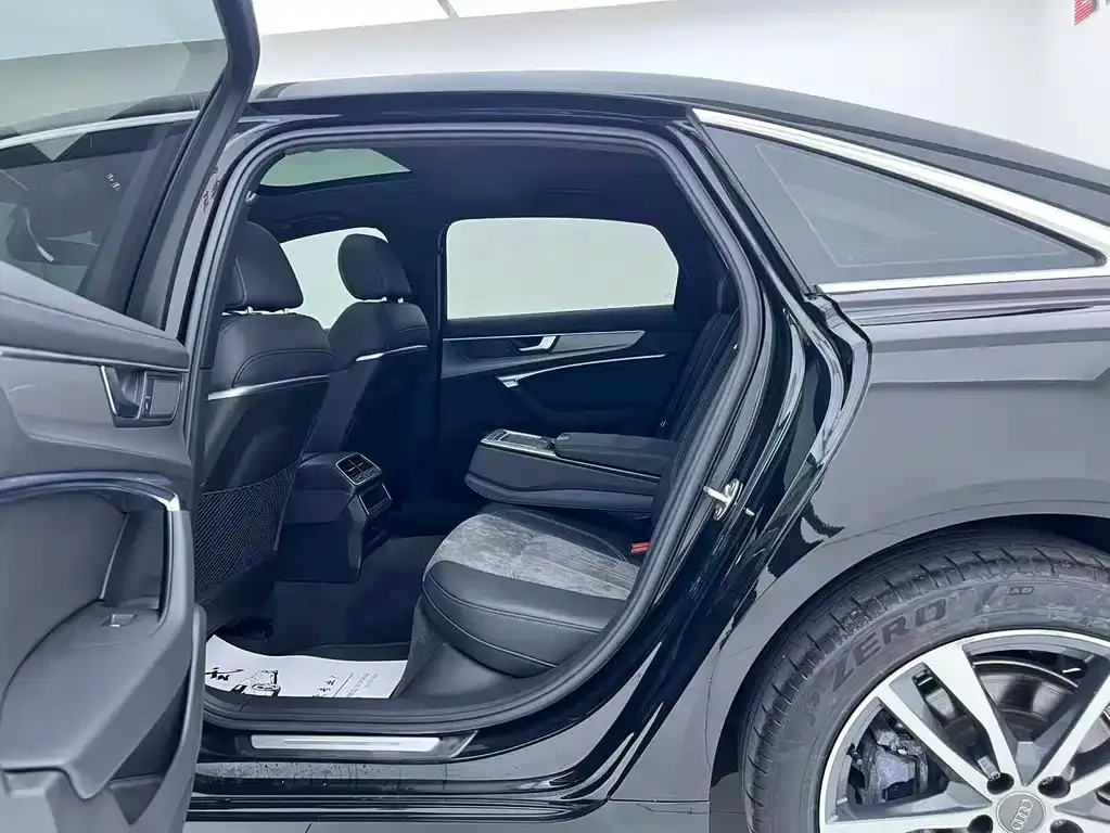 Audi A6L 2021 из CN, фото 8