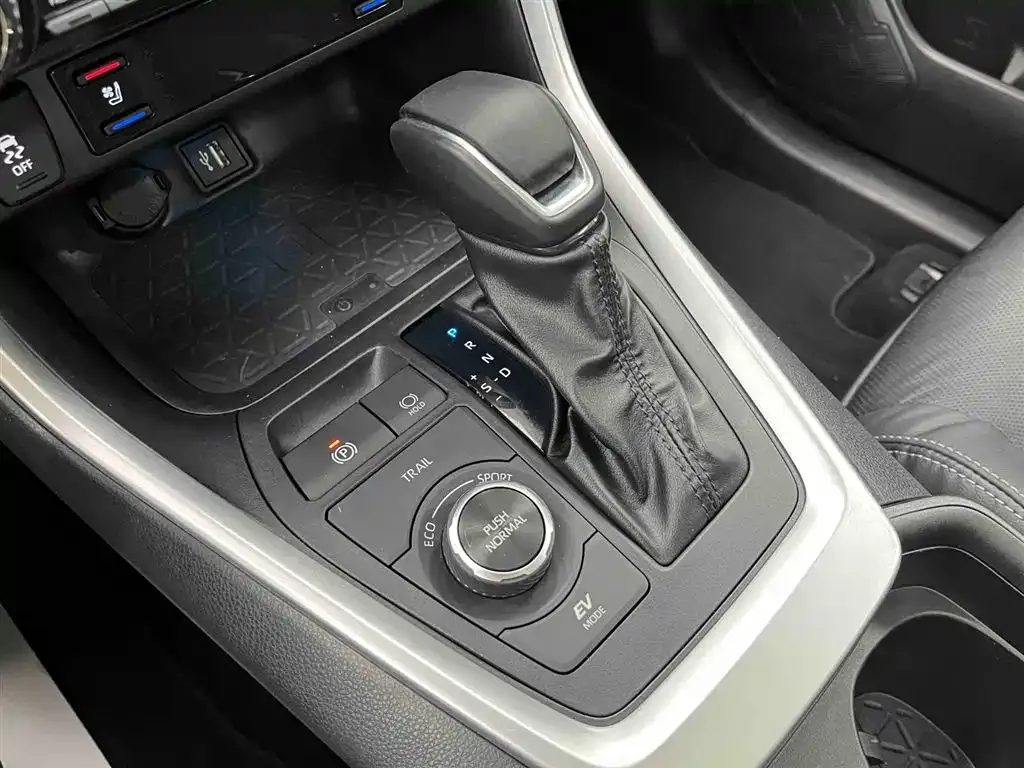 Toyota Wildlander 2023 из CN, фото 3