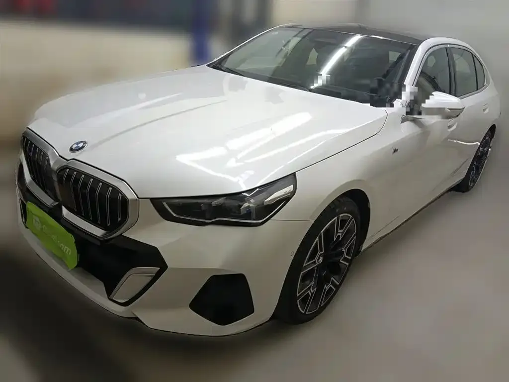 BMW 5 Series 2025 из CN, фото 1