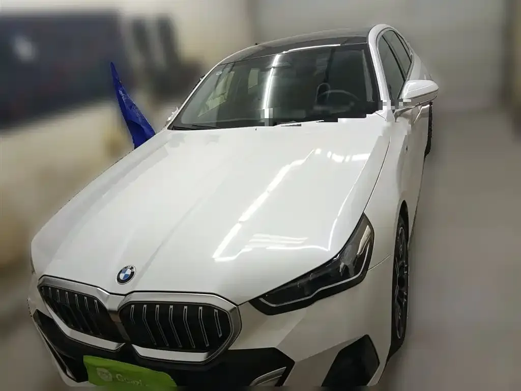 BMW 5 Series 2025 из CN, фото 2