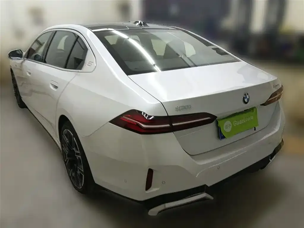 BMW 5 Series 2025 из CN, фото 8