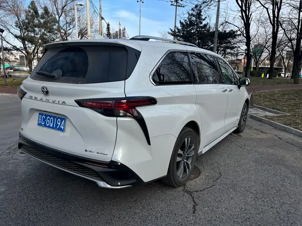 Toyota Granvia 2025 из CN, фото 6
