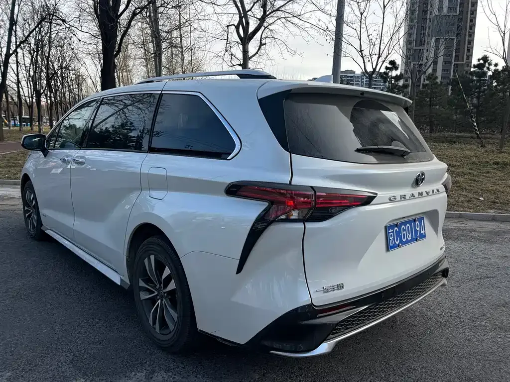 Toyota Granvia 2025 из CN, фото 7