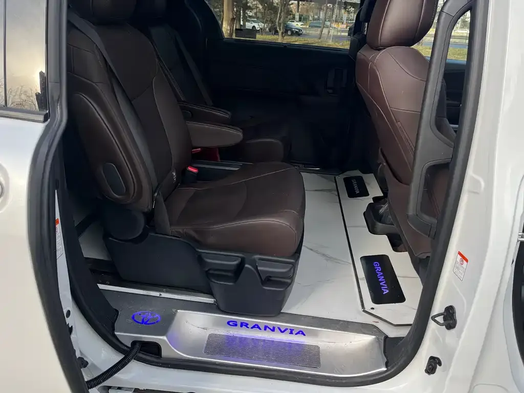 Toyota Granvia 2025 из CN, фото 4