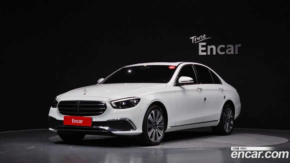 Mercedes-Benz E-Class — фото 1