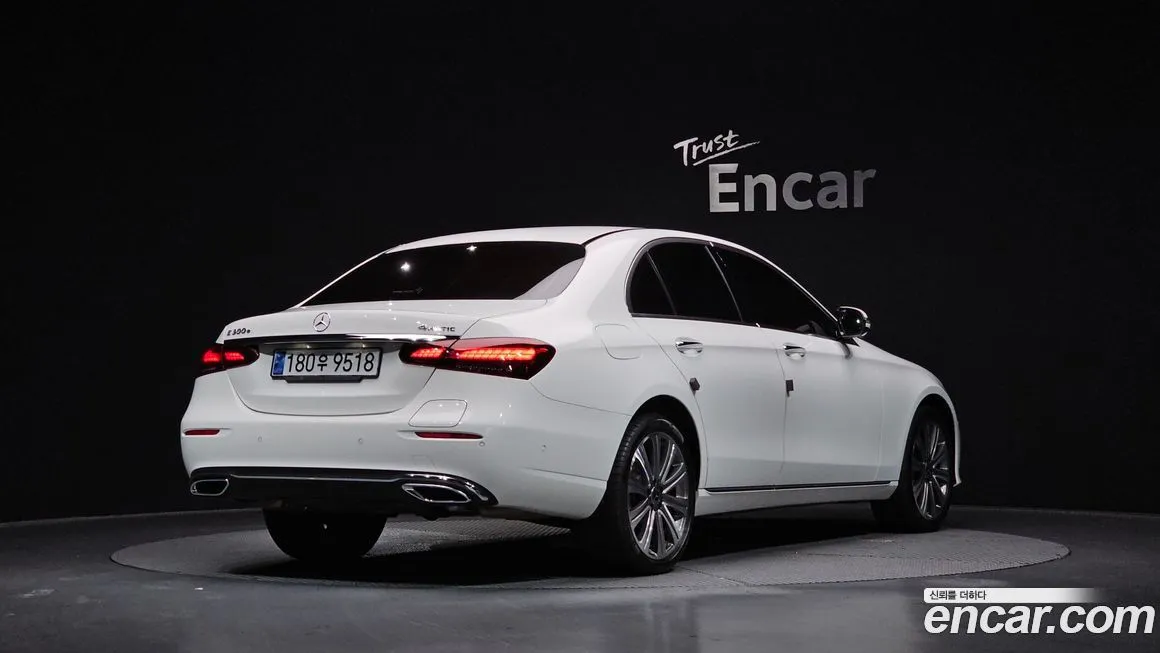 Mercedes-Benz E-Class — фото 2