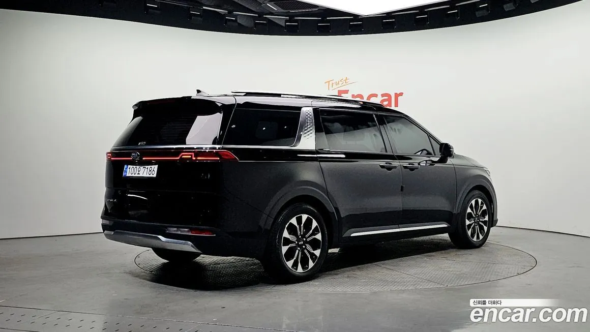 Kia Carnival — фото 10
