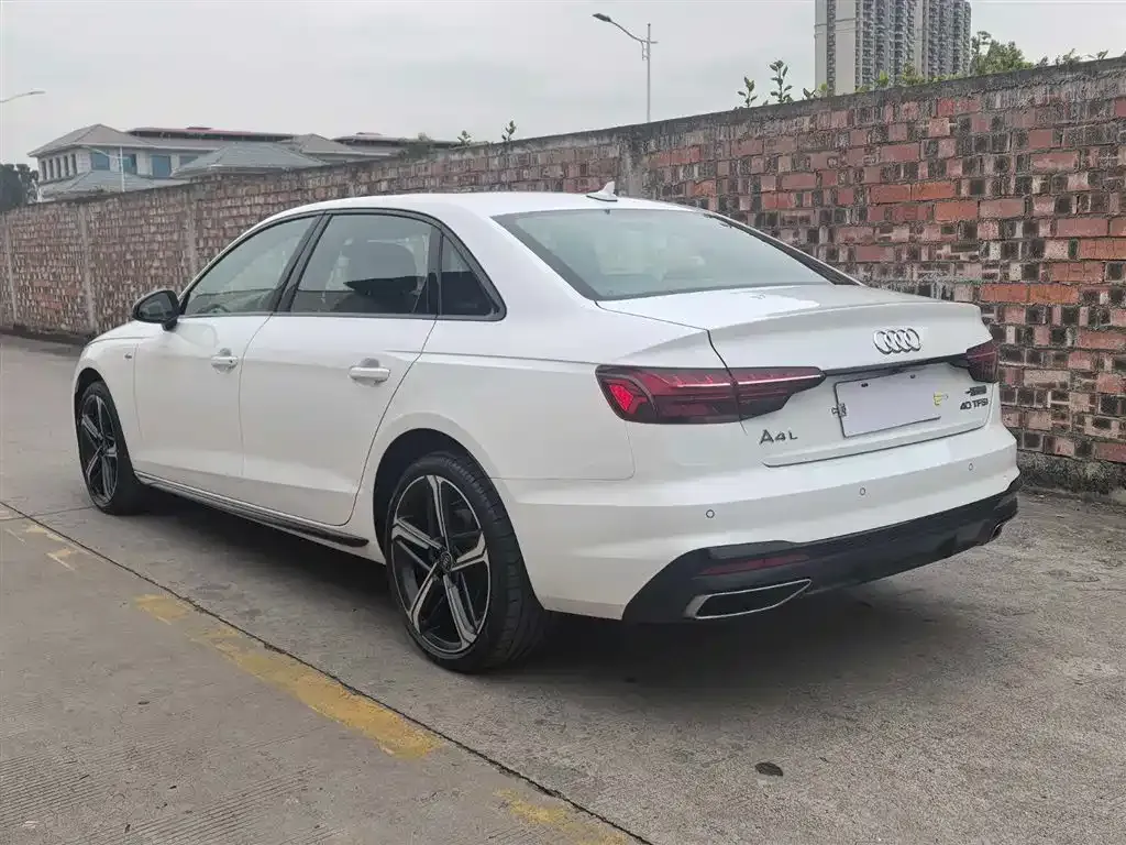 Audi A4L 2024 из CN, фото 8