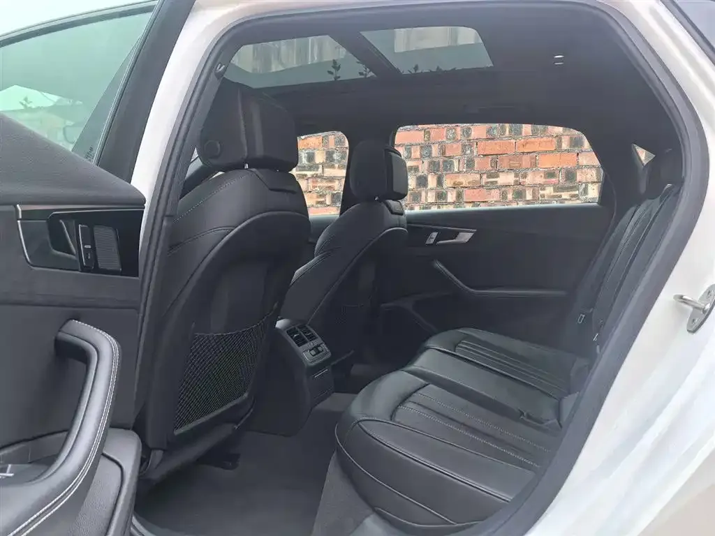 Audi A4L 2024 из CN, фото 4