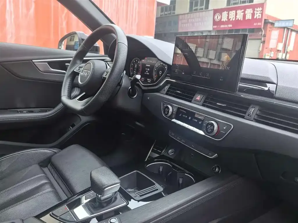 Audi A4L 2024 из CN, фото 2