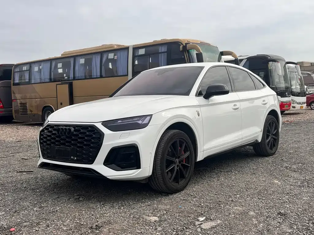Audi Q5L Sportback 2022 из CN, фото 1