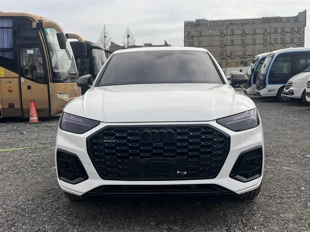 Audi Q5L Sportback 2022 из CN, фото 4