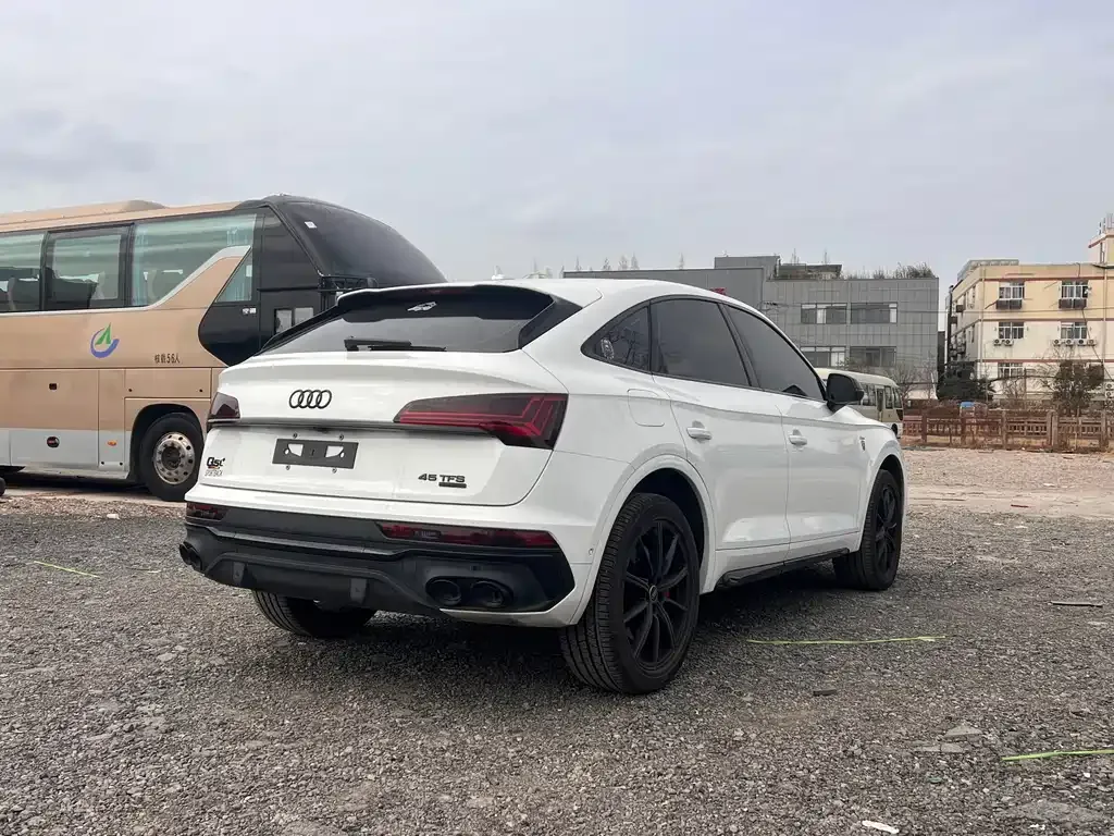 Audi Q5L Sportback 2022 из CN, фото 3