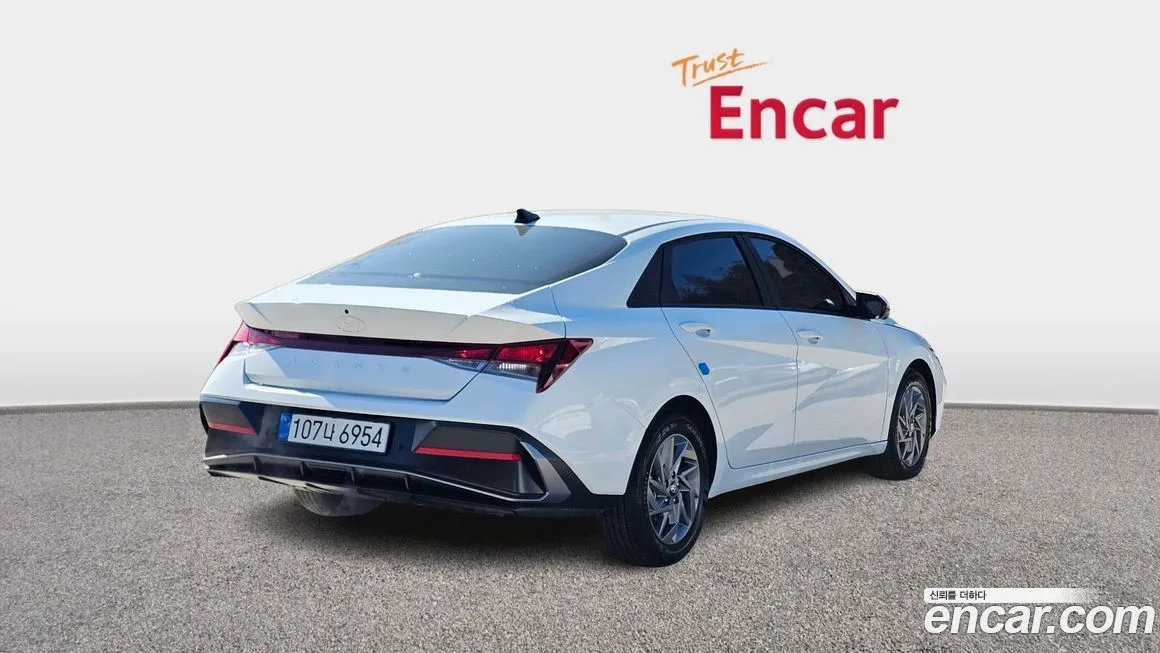 Hyundai AVANTE — фото 3