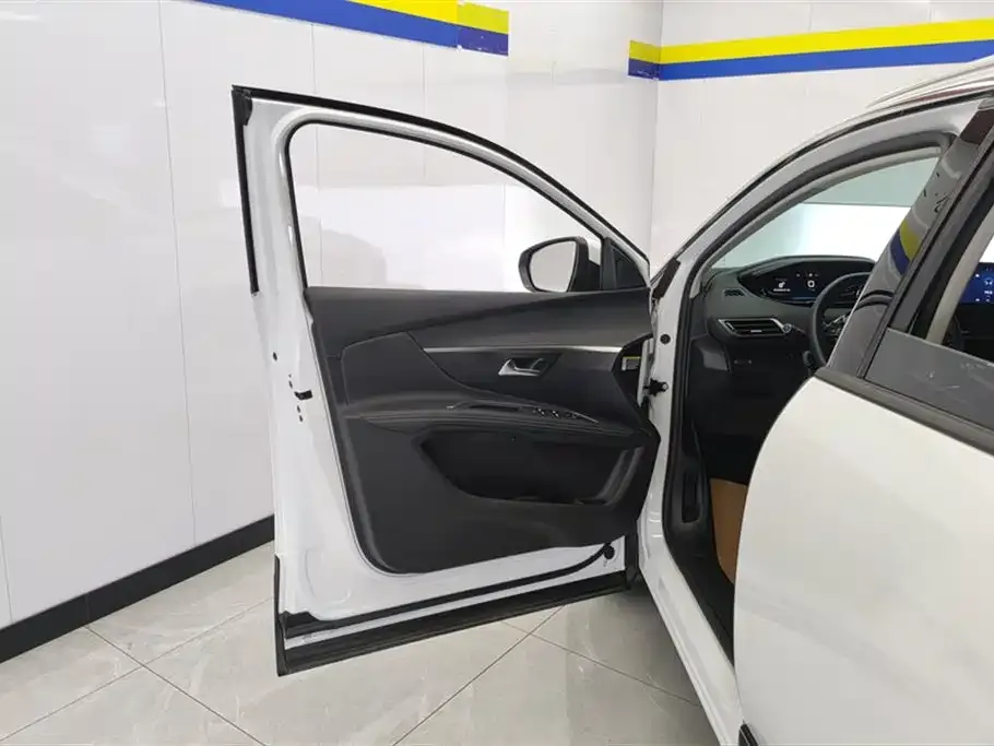 Peugeot 5008 2024 из CN, фото 5