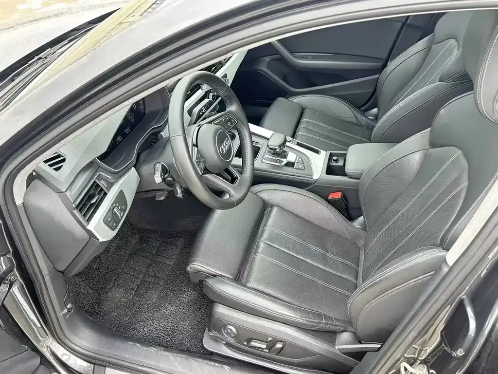 Audi A4L 2022 из CN, фото 8