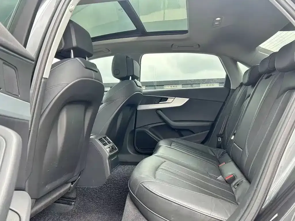 Audi A4L 2022 из CN, фото 7
